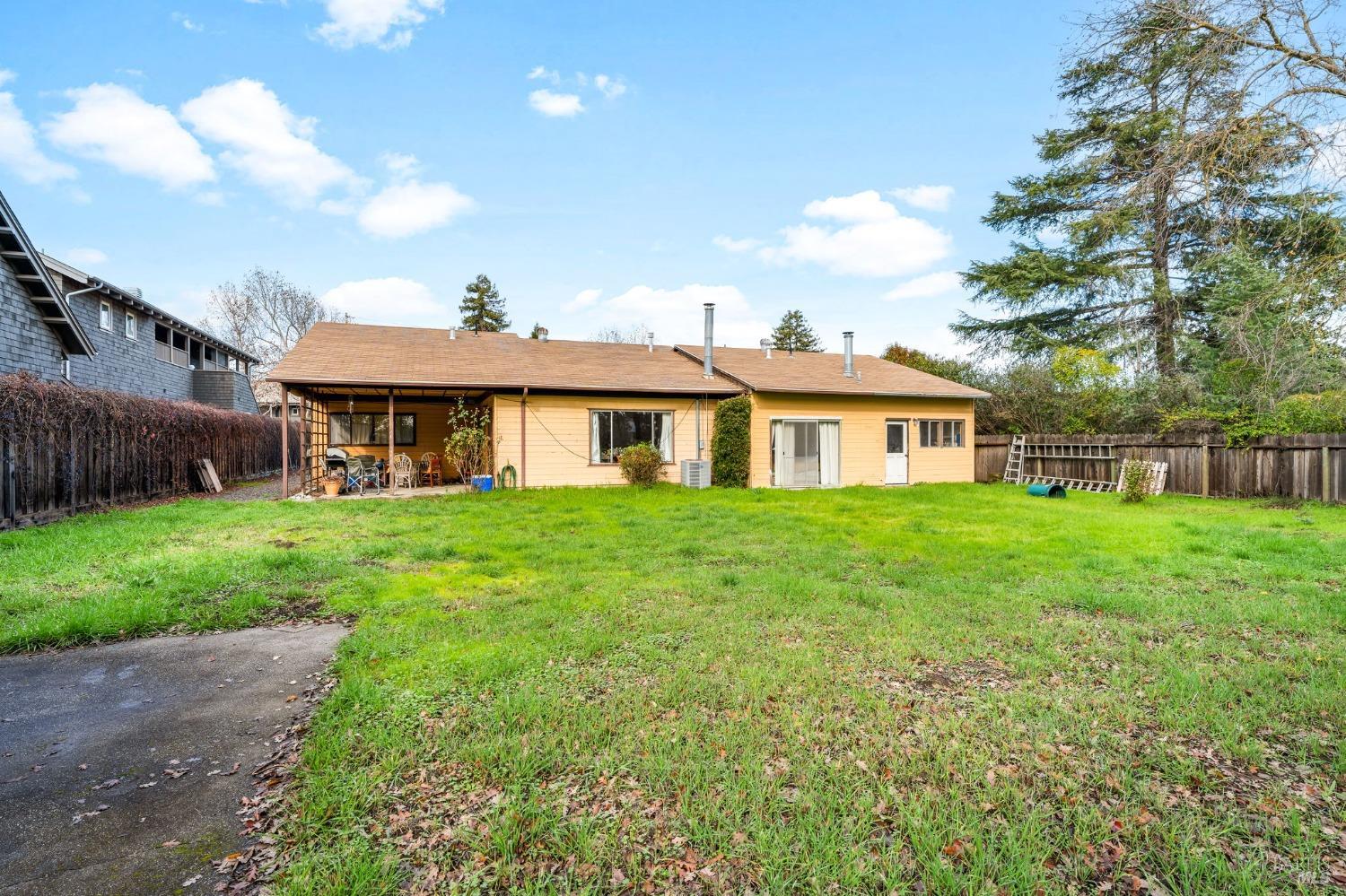 1021 Bella Dr