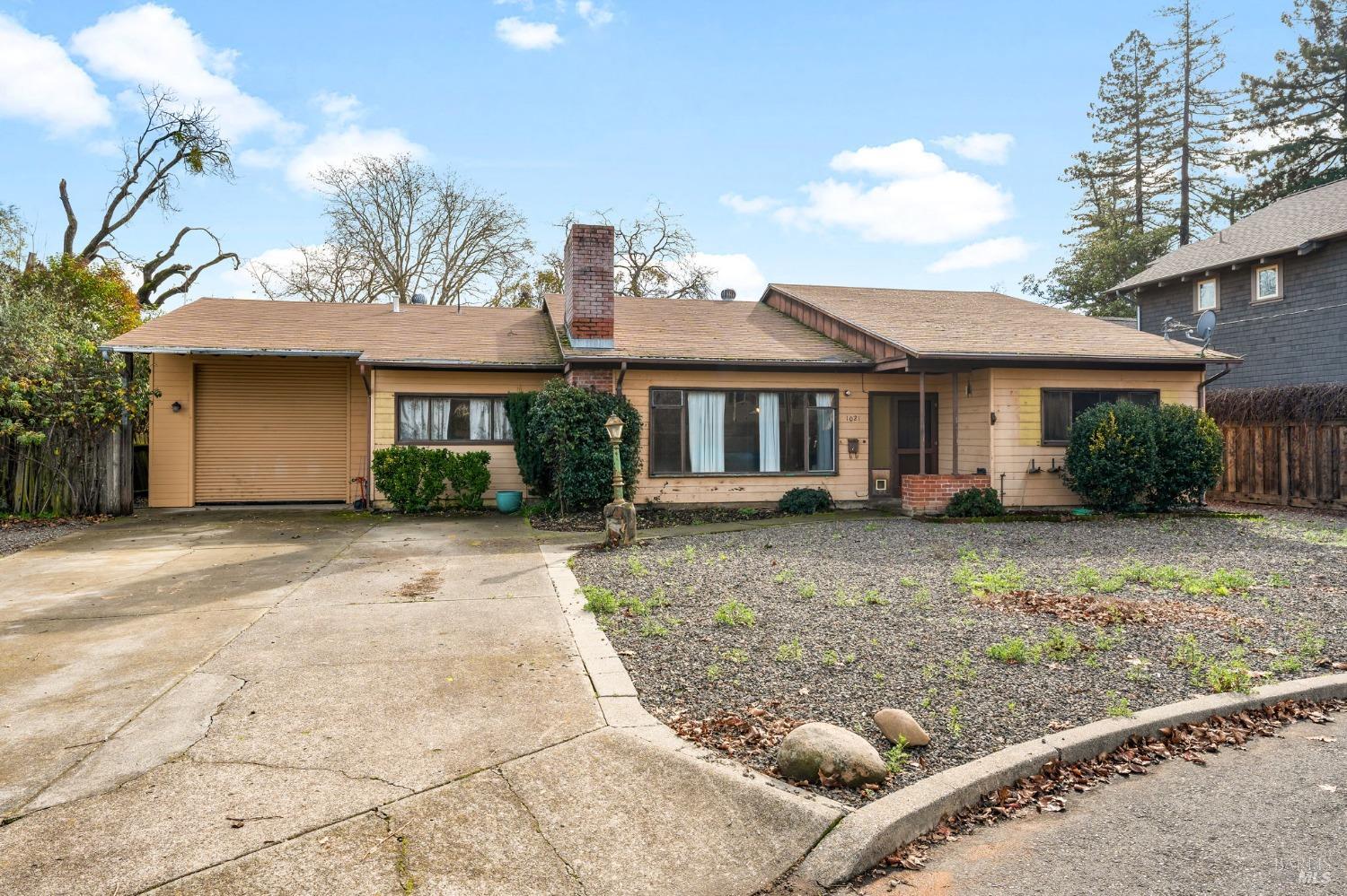 1021 Bella Dr