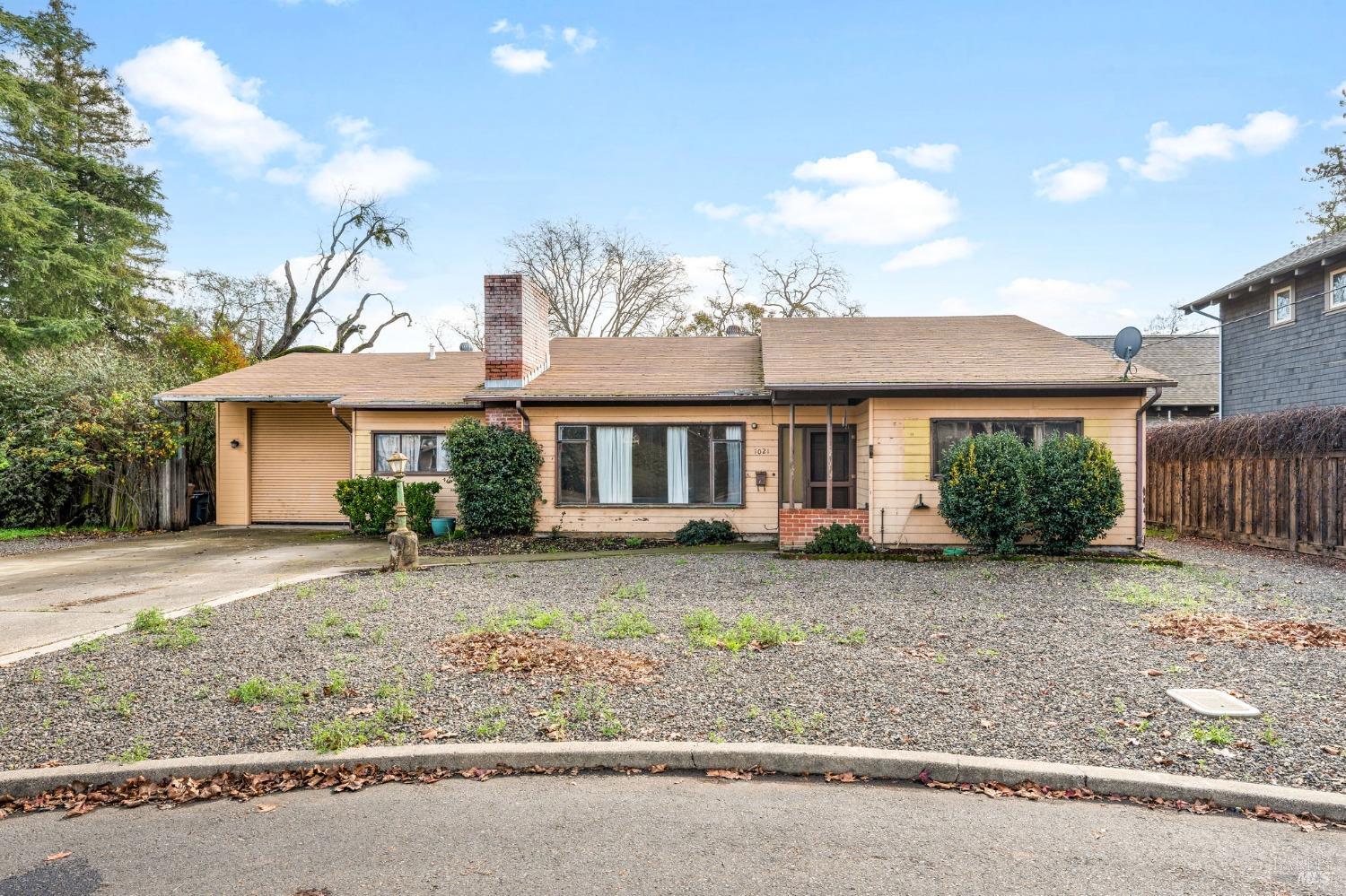 1021 Bella Dr