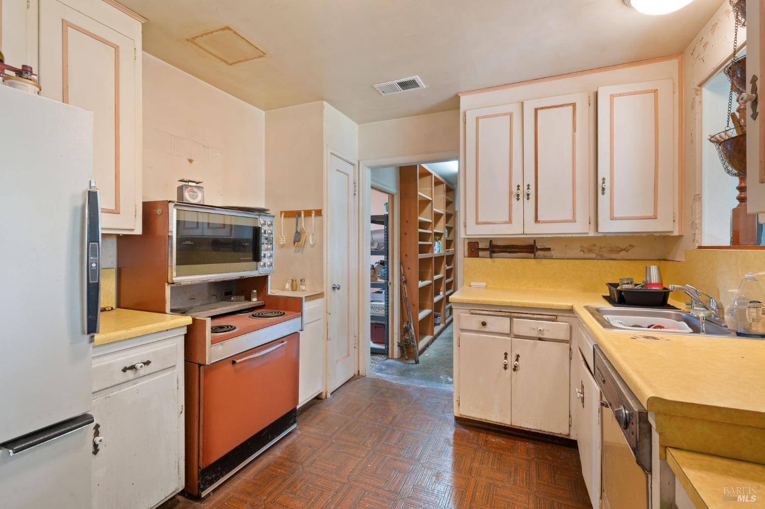 1021 Bella Dr