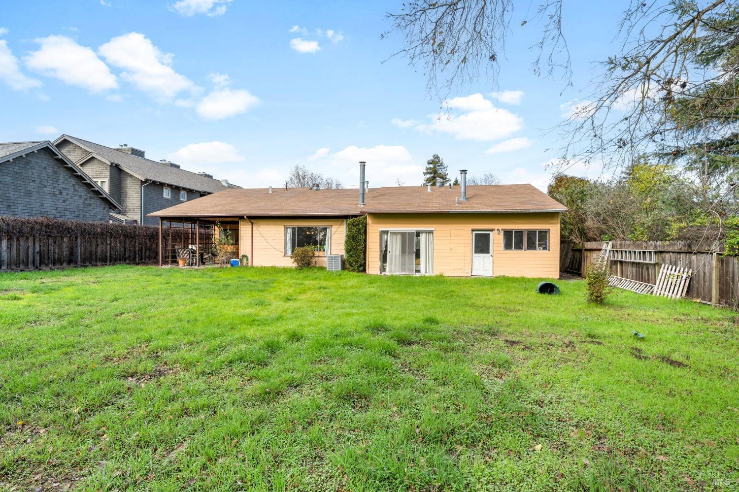 1021 Bella Dr