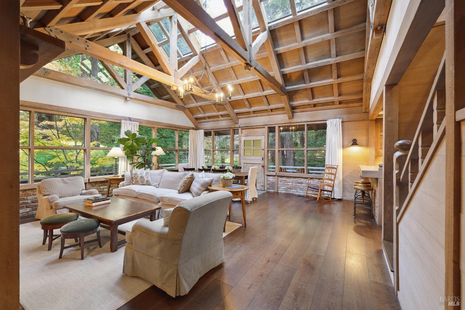 224 Cascade Dr