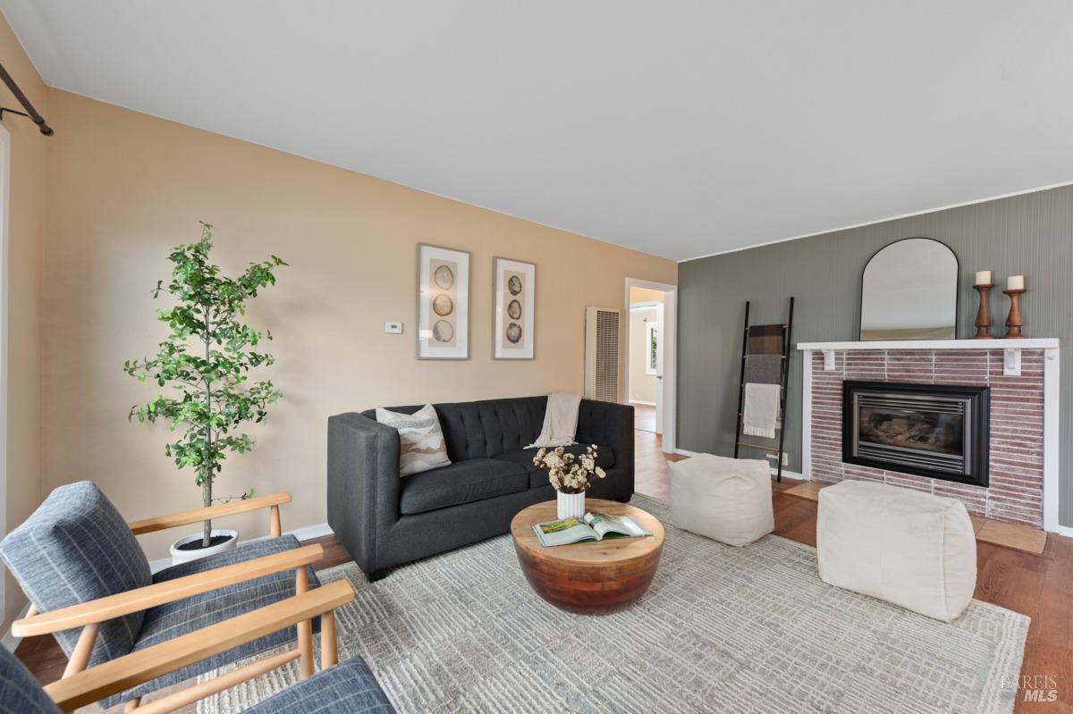 2628 Claremont Dr