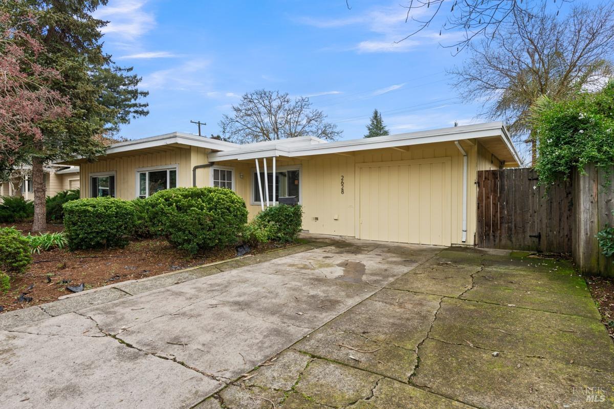 2628 Claremont Dr