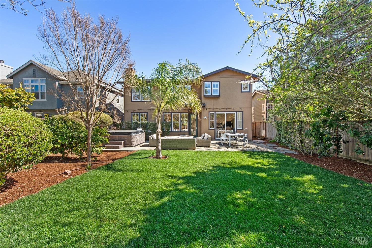27 Presidio Dr