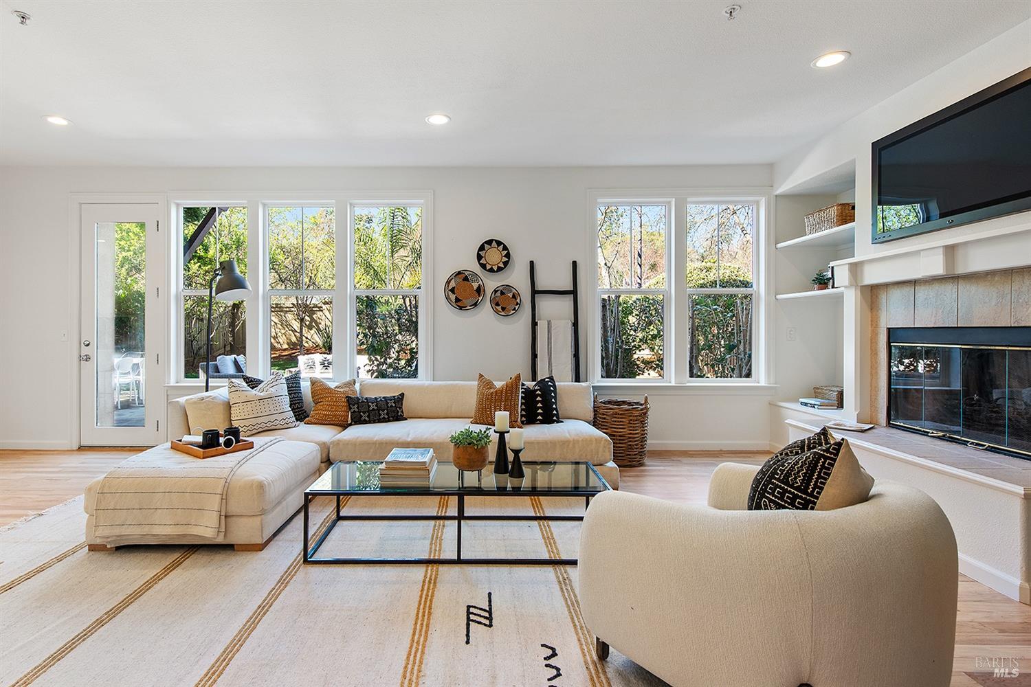 27 Presidio Dr