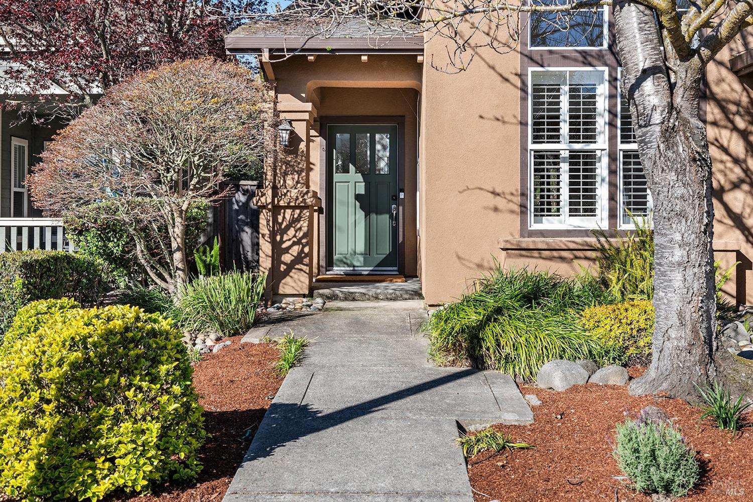 27 Presidio Dr