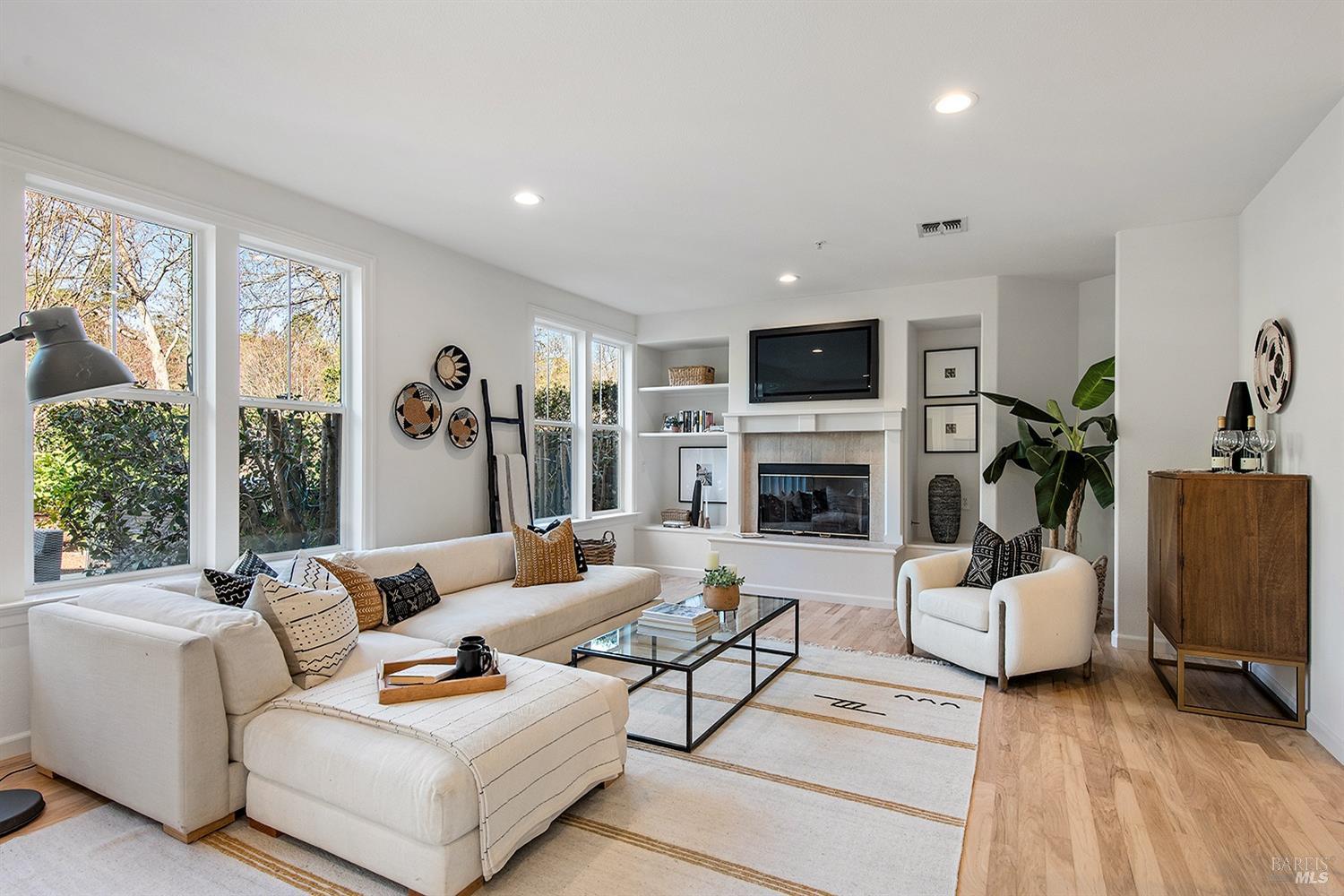 27 Presidio Dr