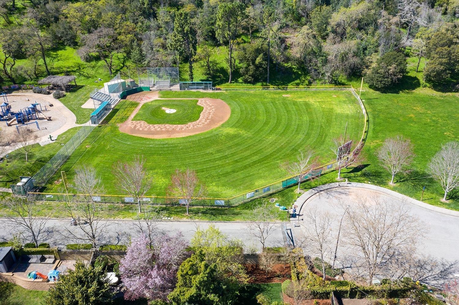 27 Presidio Dr