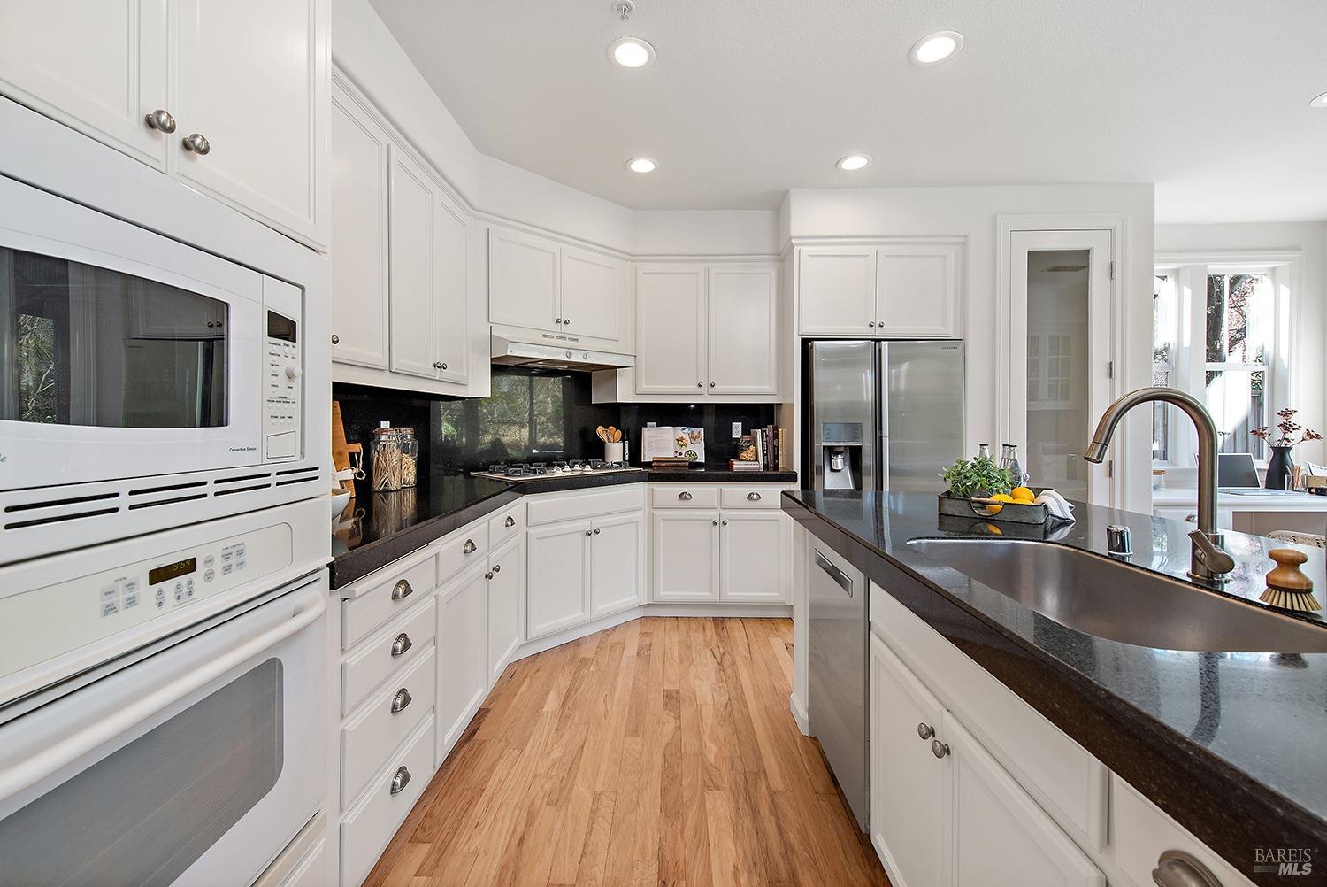 27 Presidio Dr