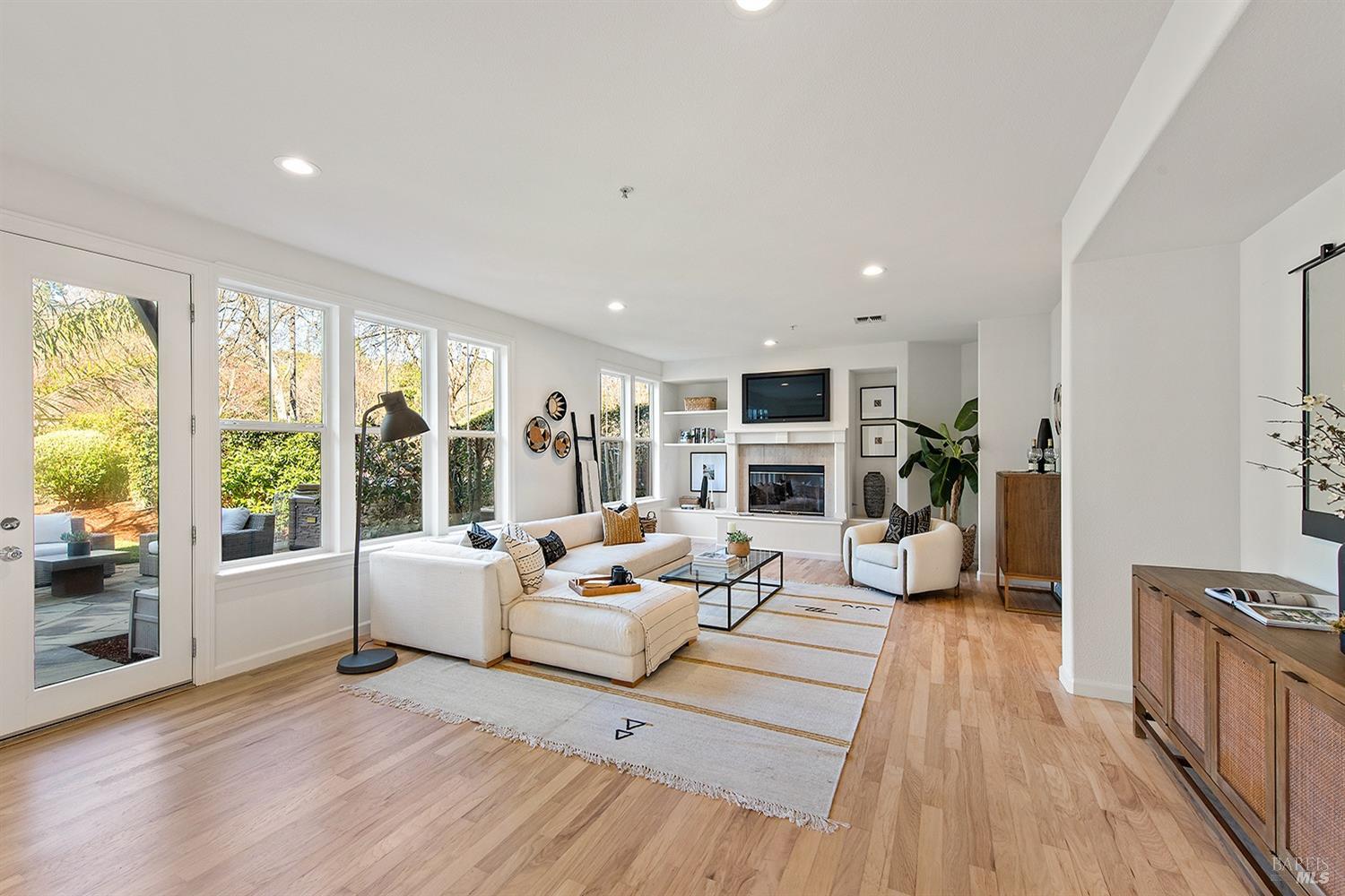 27 Presidio Dr