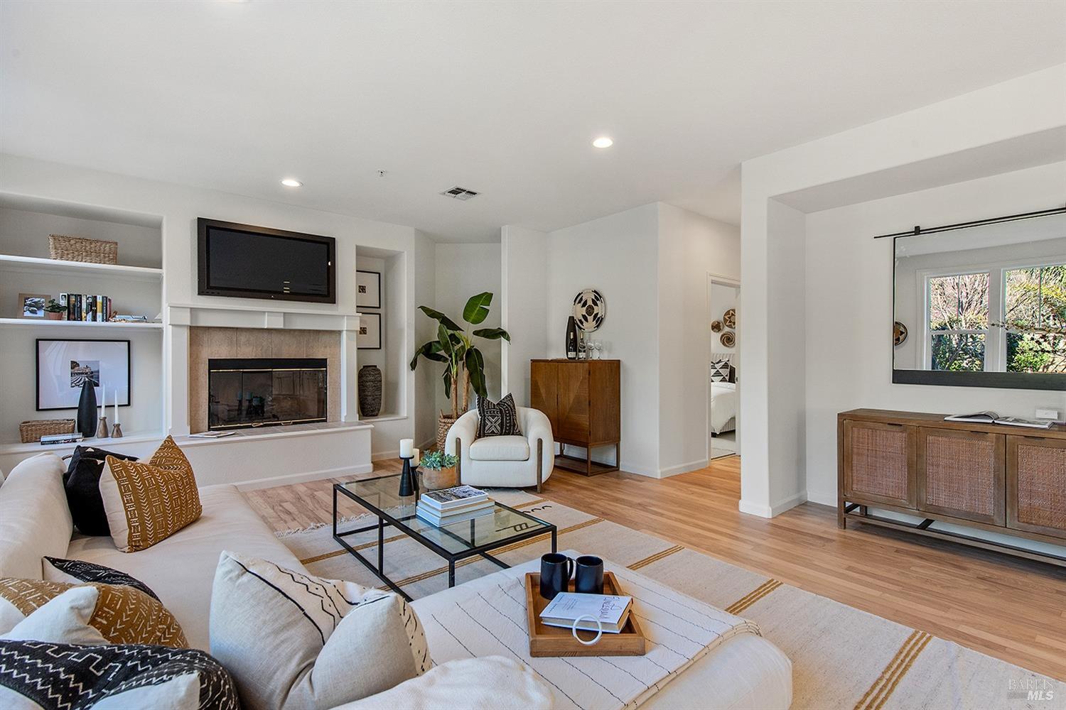27 Presidio Dr