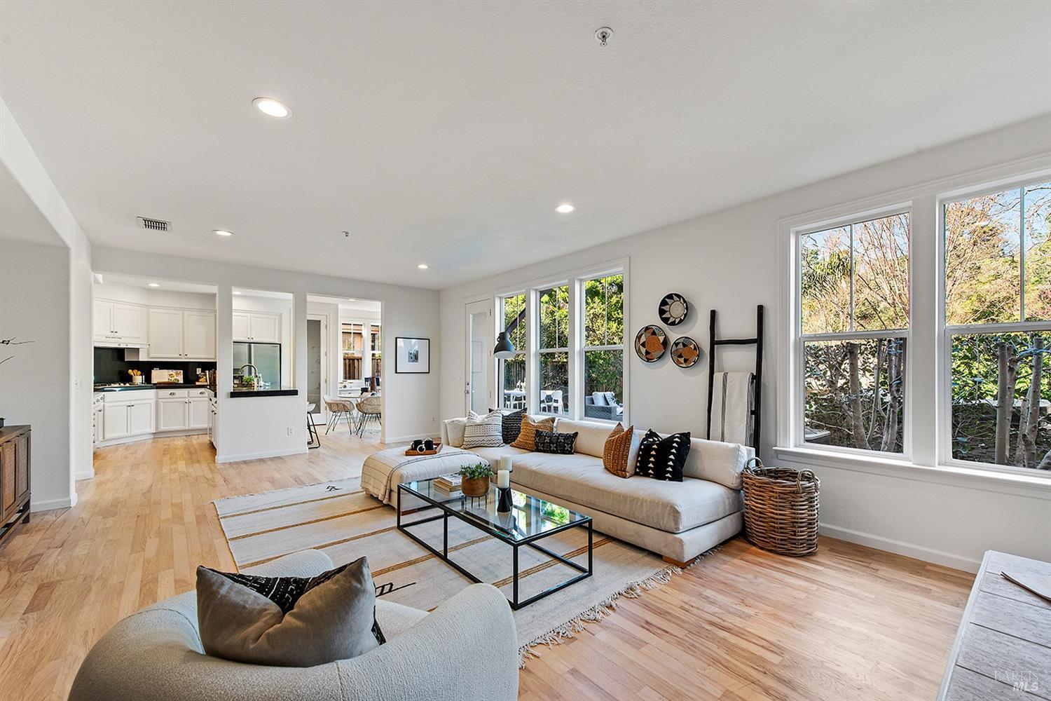27 Presidio Dr