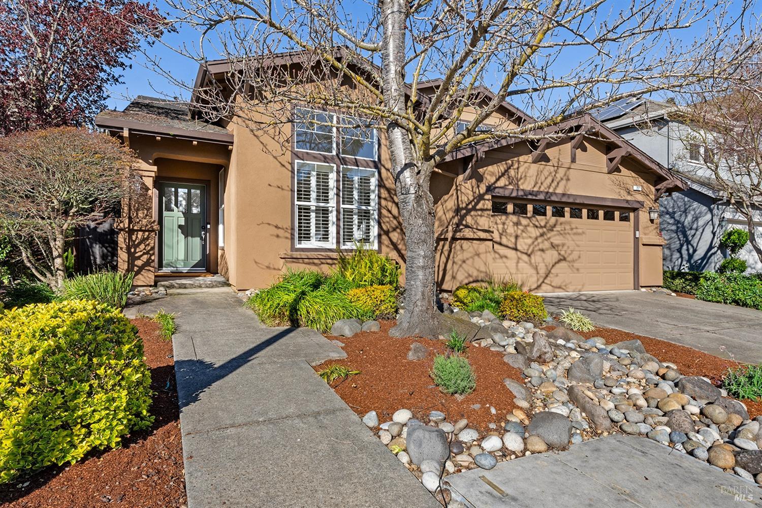 27 Presidio Dr