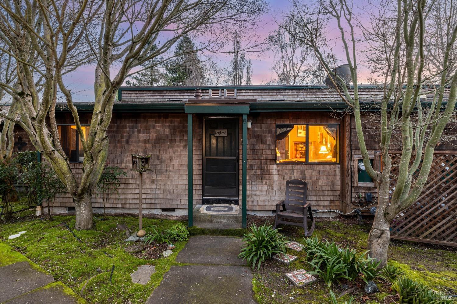 7 Pine Tree Cir