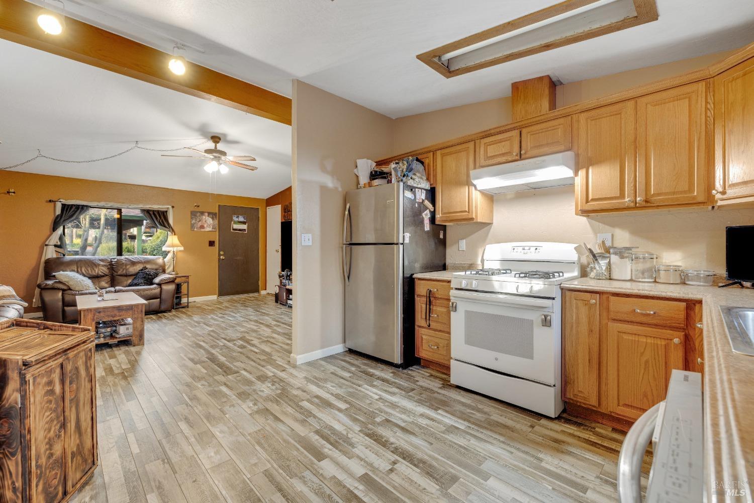 7 Pine Tree Cir