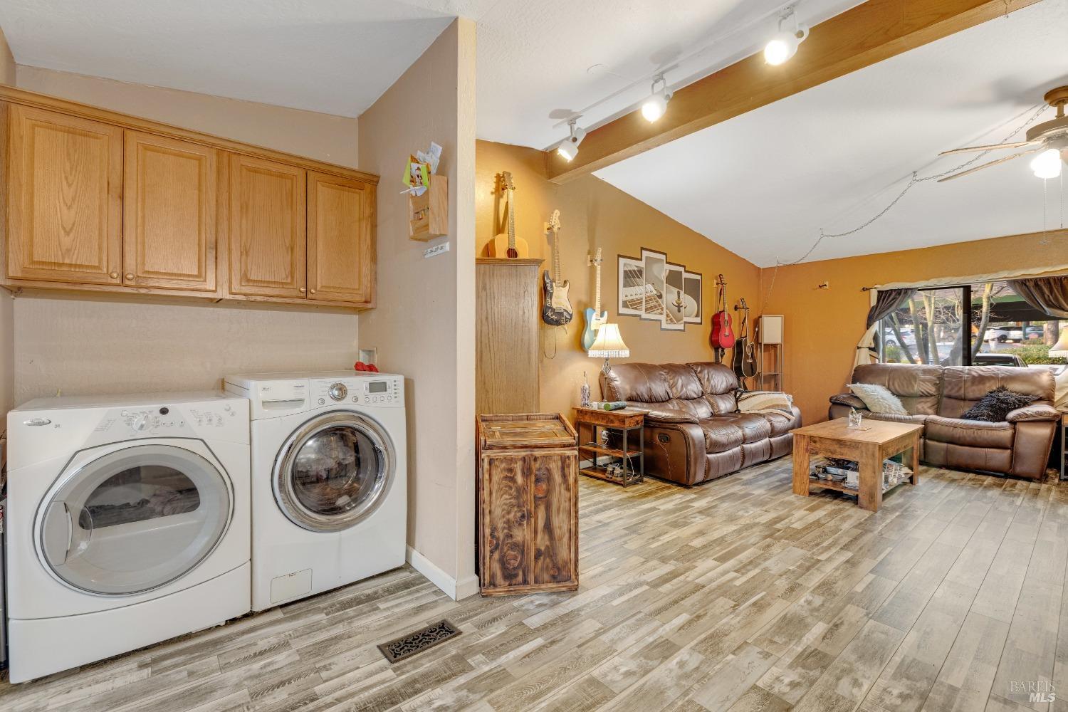 7 Pine Tree Cir