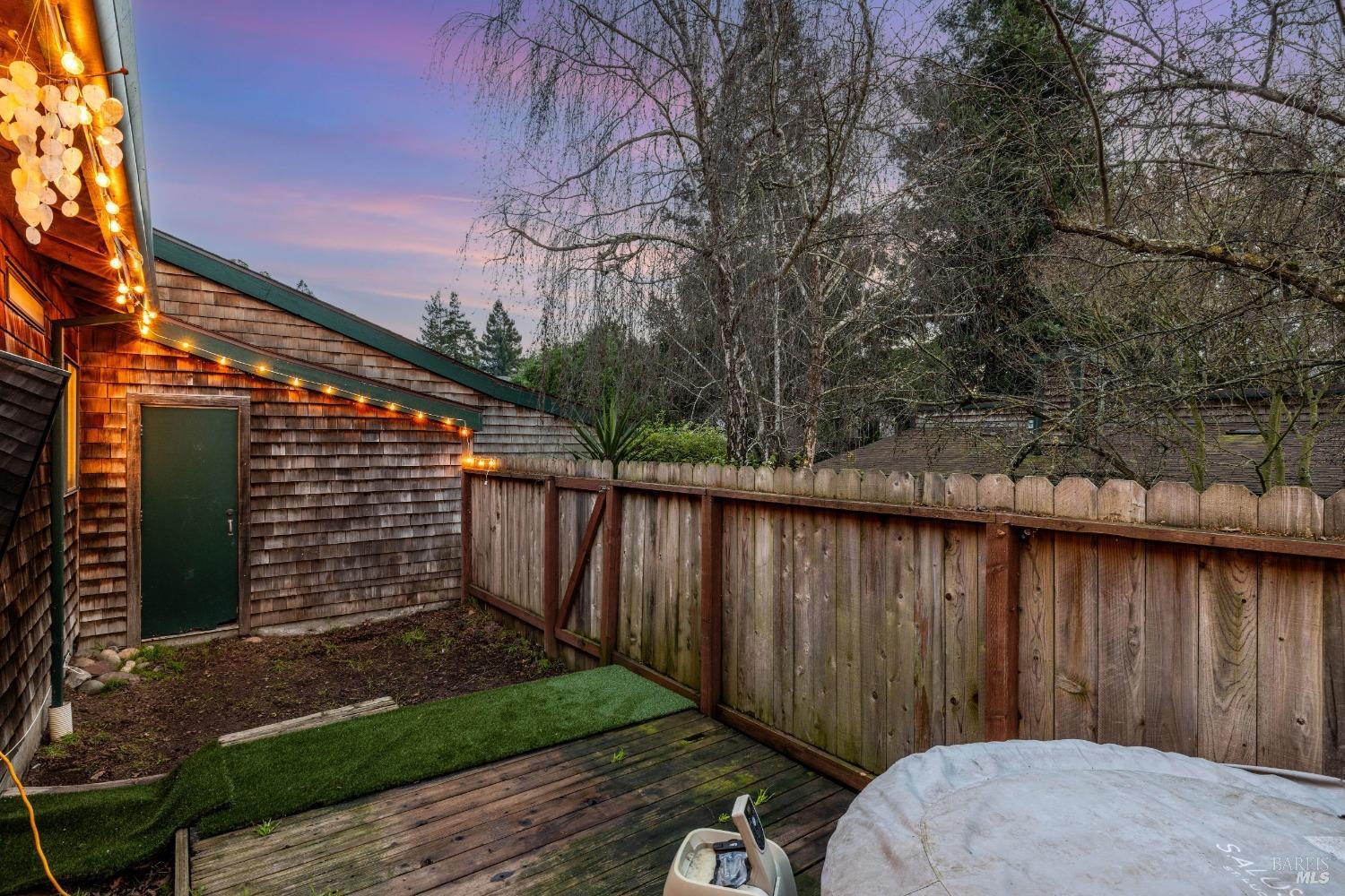 7 Pine Tree Cir