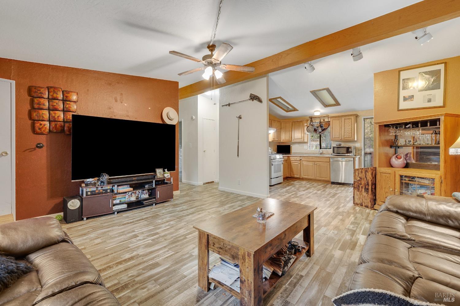 7 Pine Tree Cir