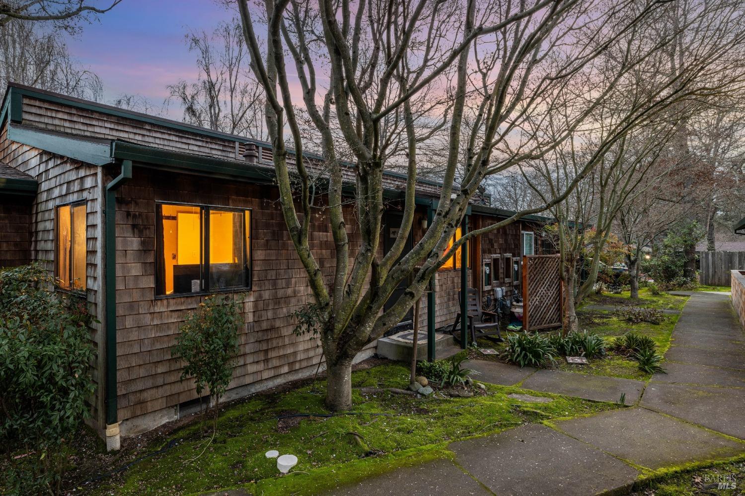7 Pine Tree Cir