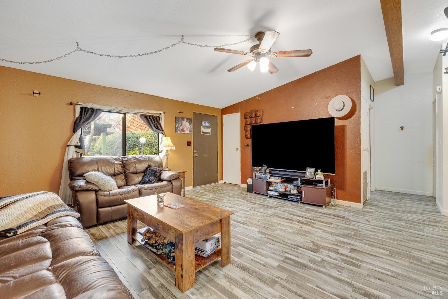 7 Pine Tree Cir