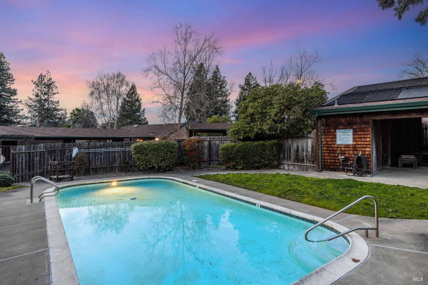 7 Pine Tree Cir