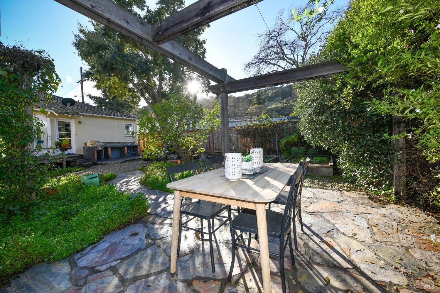 2948 Devita Dr