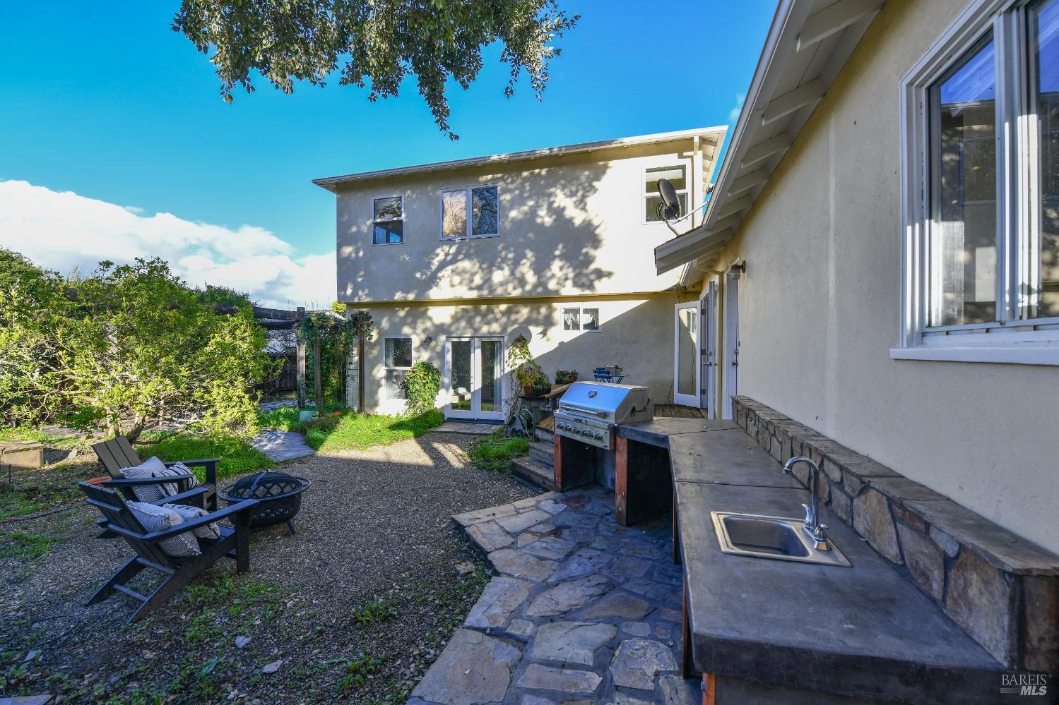 2948 Devita Dr