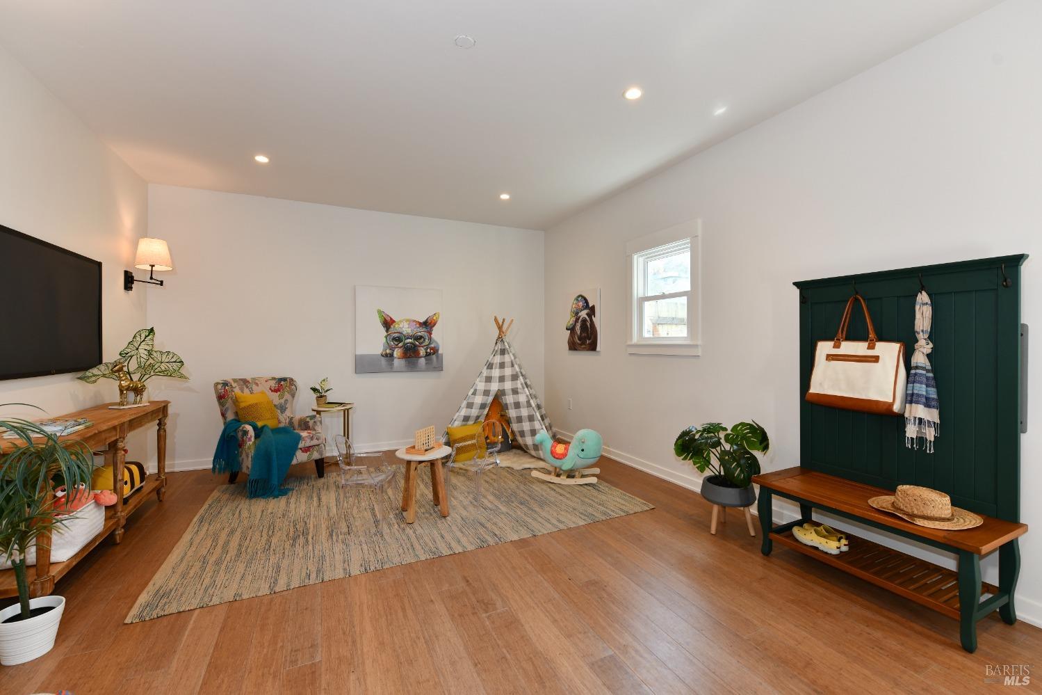 2948 Devita Dr