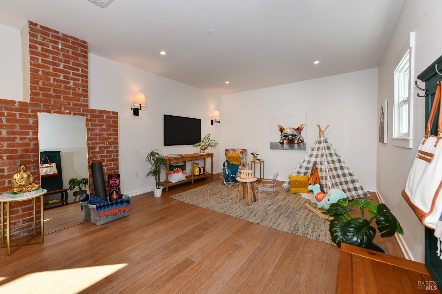 2948 Devita Dr