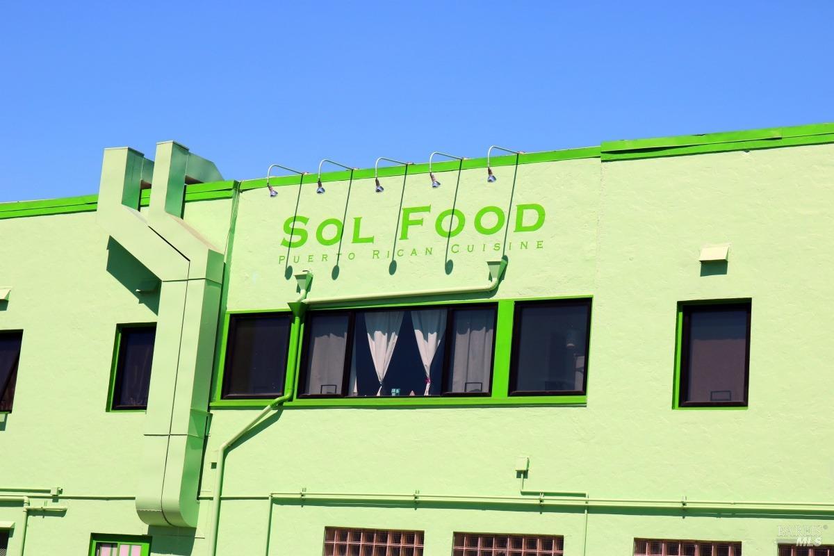 50 Mary St