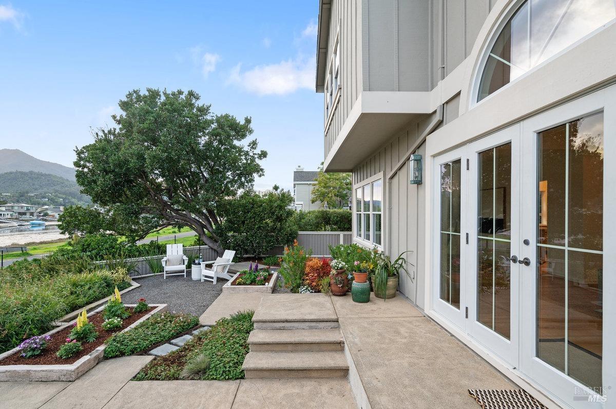 58 Elizabeth Cir
