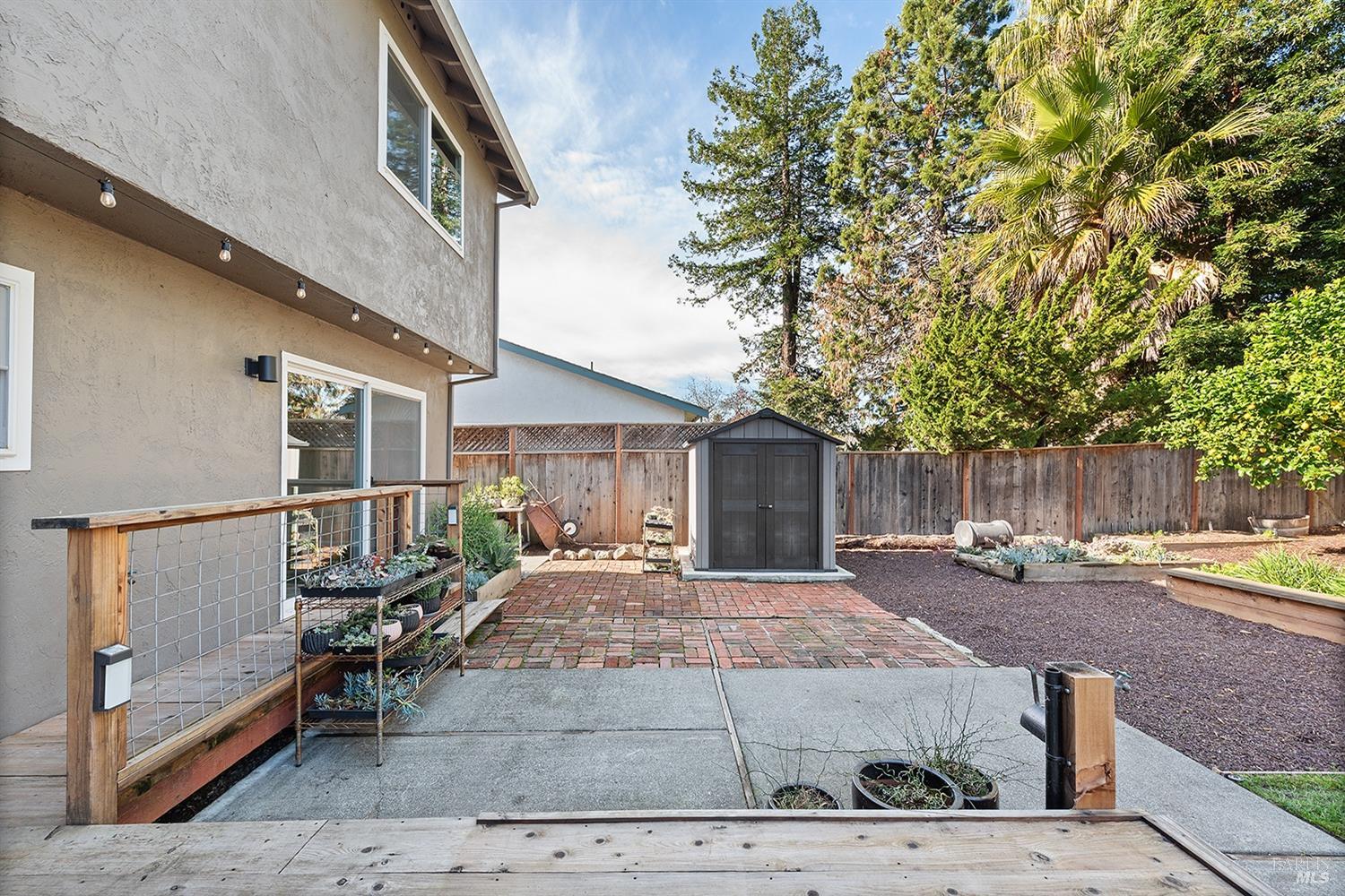 1562 Creekside Dr