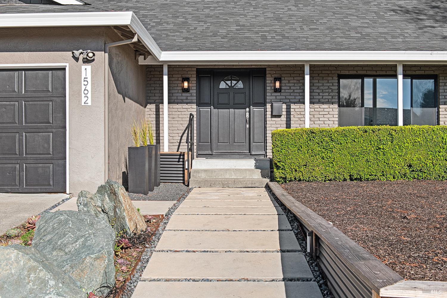 1562 Creekside Dr