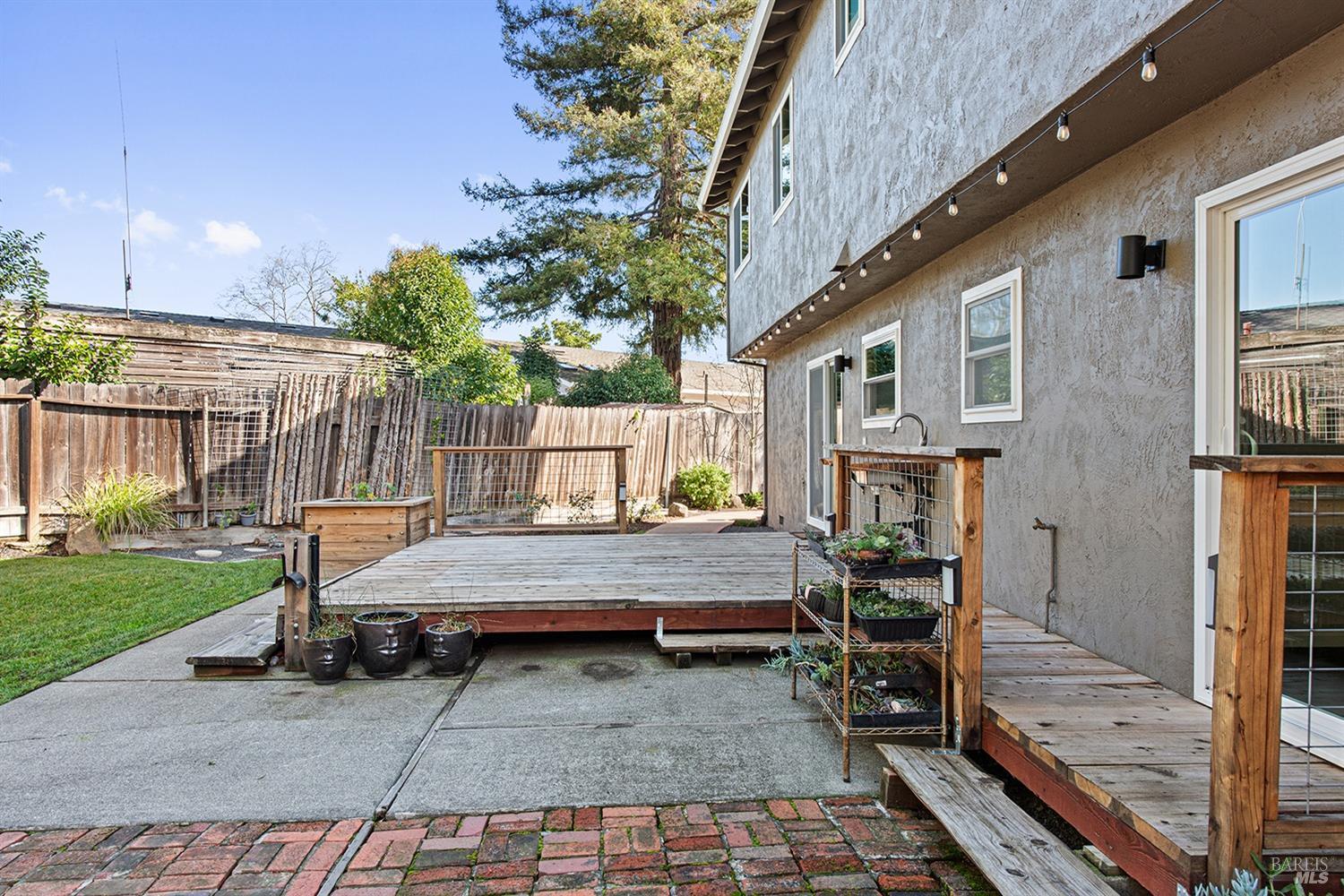 1562 Creekside Dr