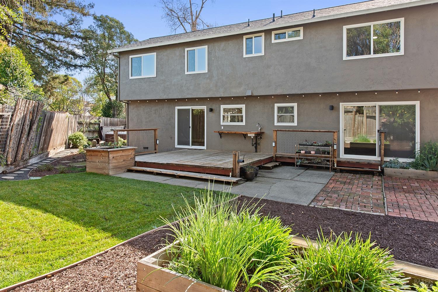 1562 Creekside Dr