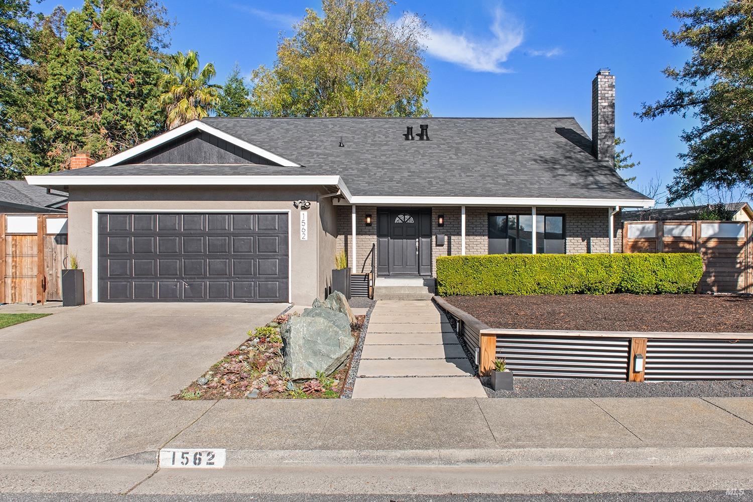 1562 Creekside Dr
