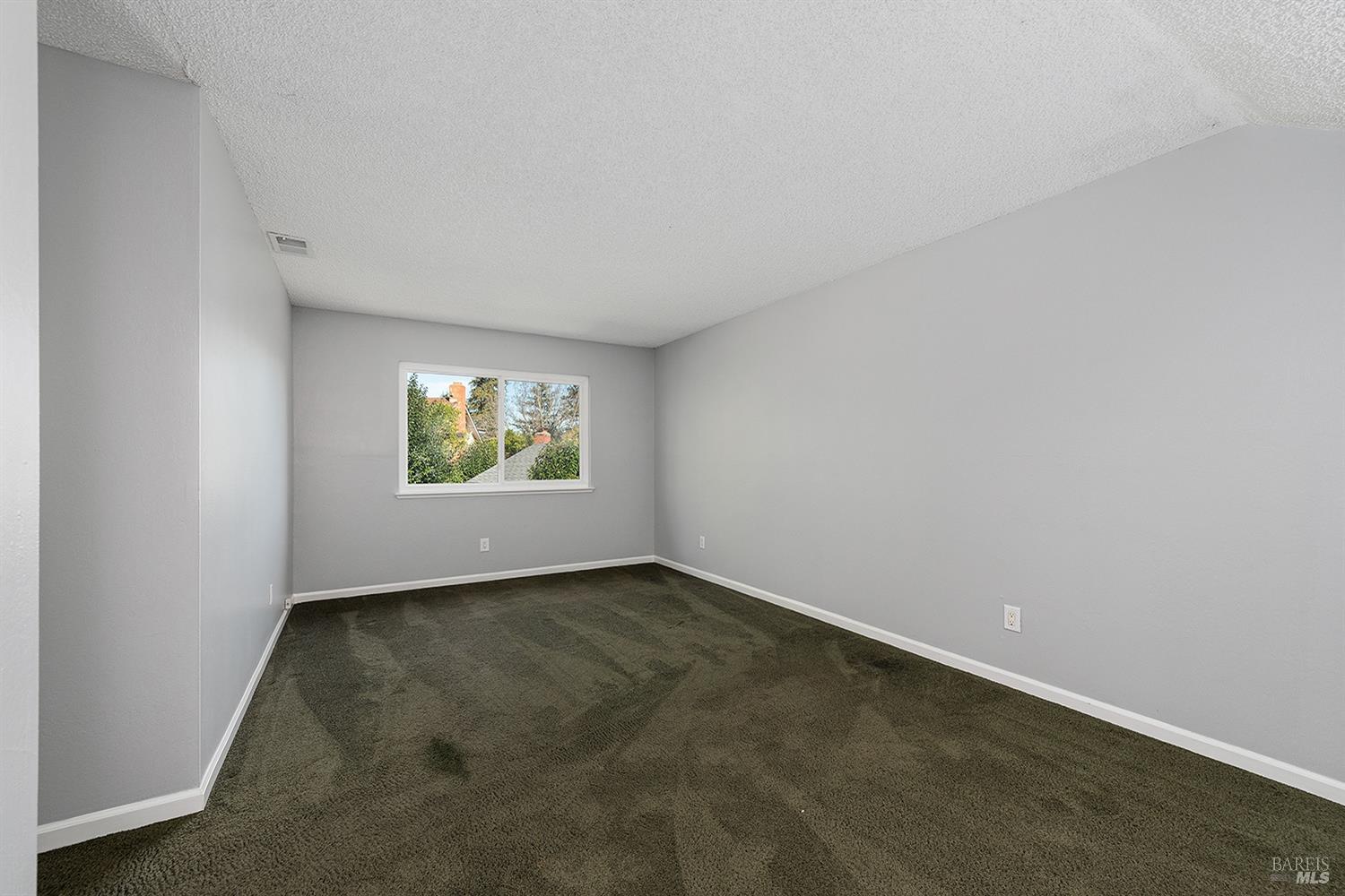 1562 Creekside Dr