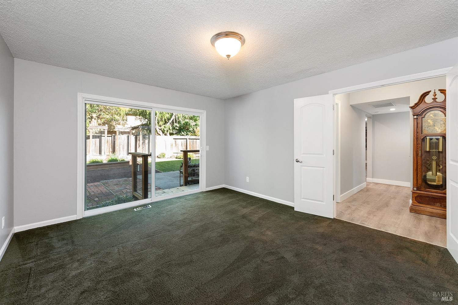 1562 Creekside Dr