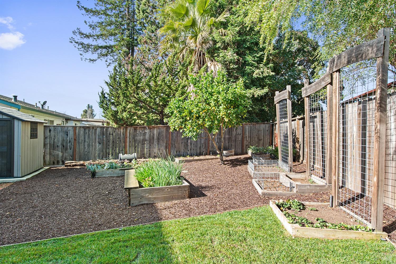 1562 Creekside Dr