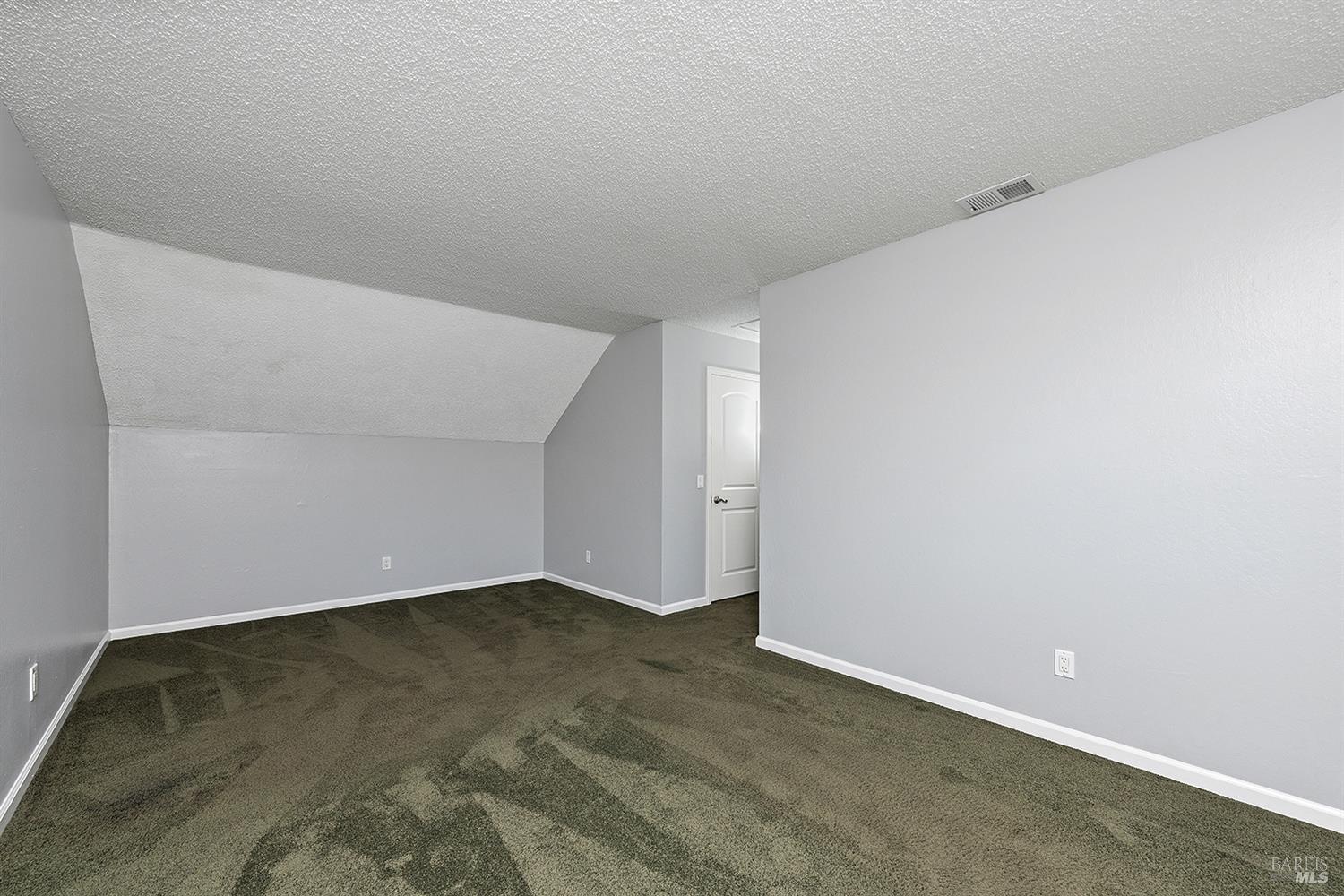1562 Creekside Dr