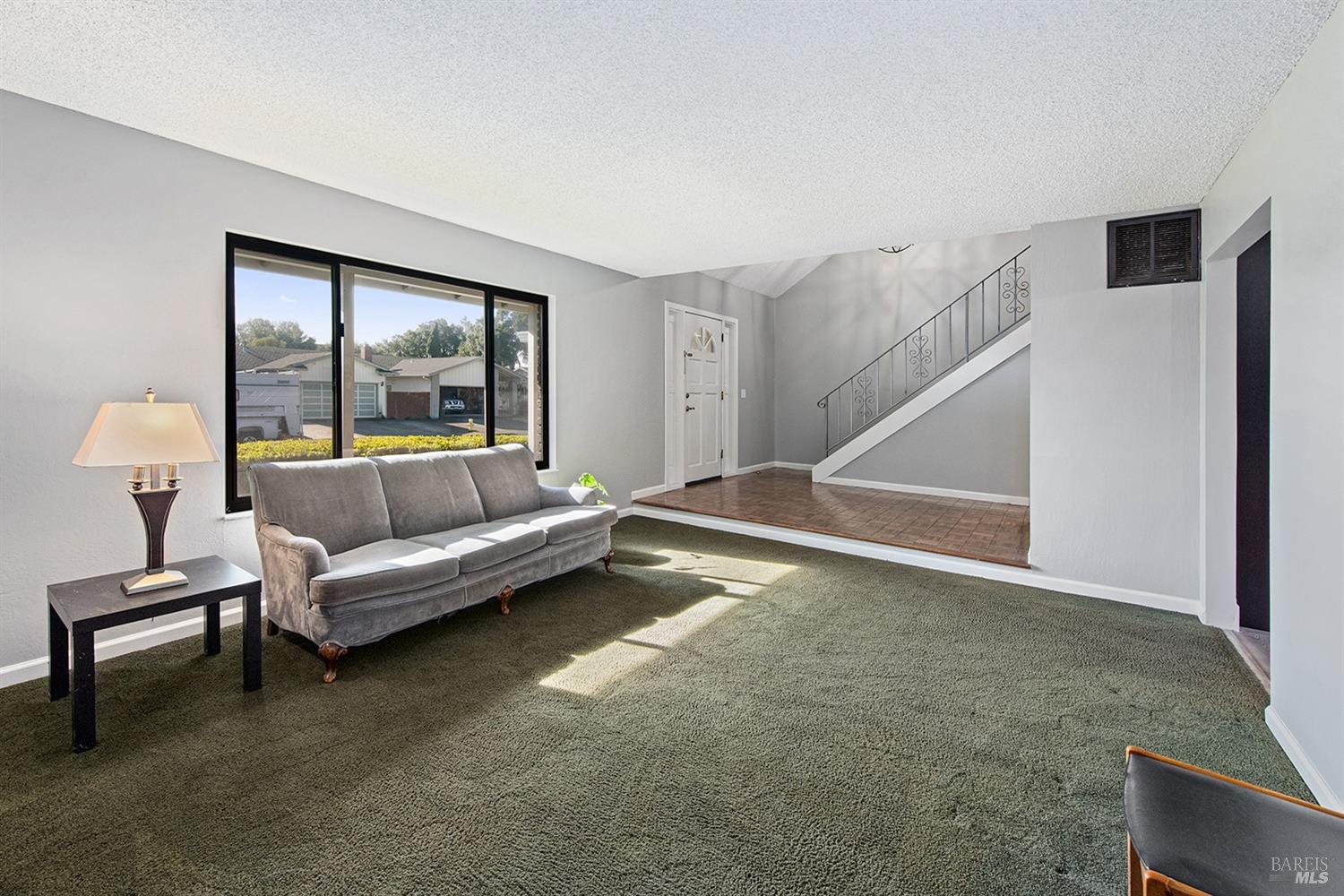 1562 Creekside Dr