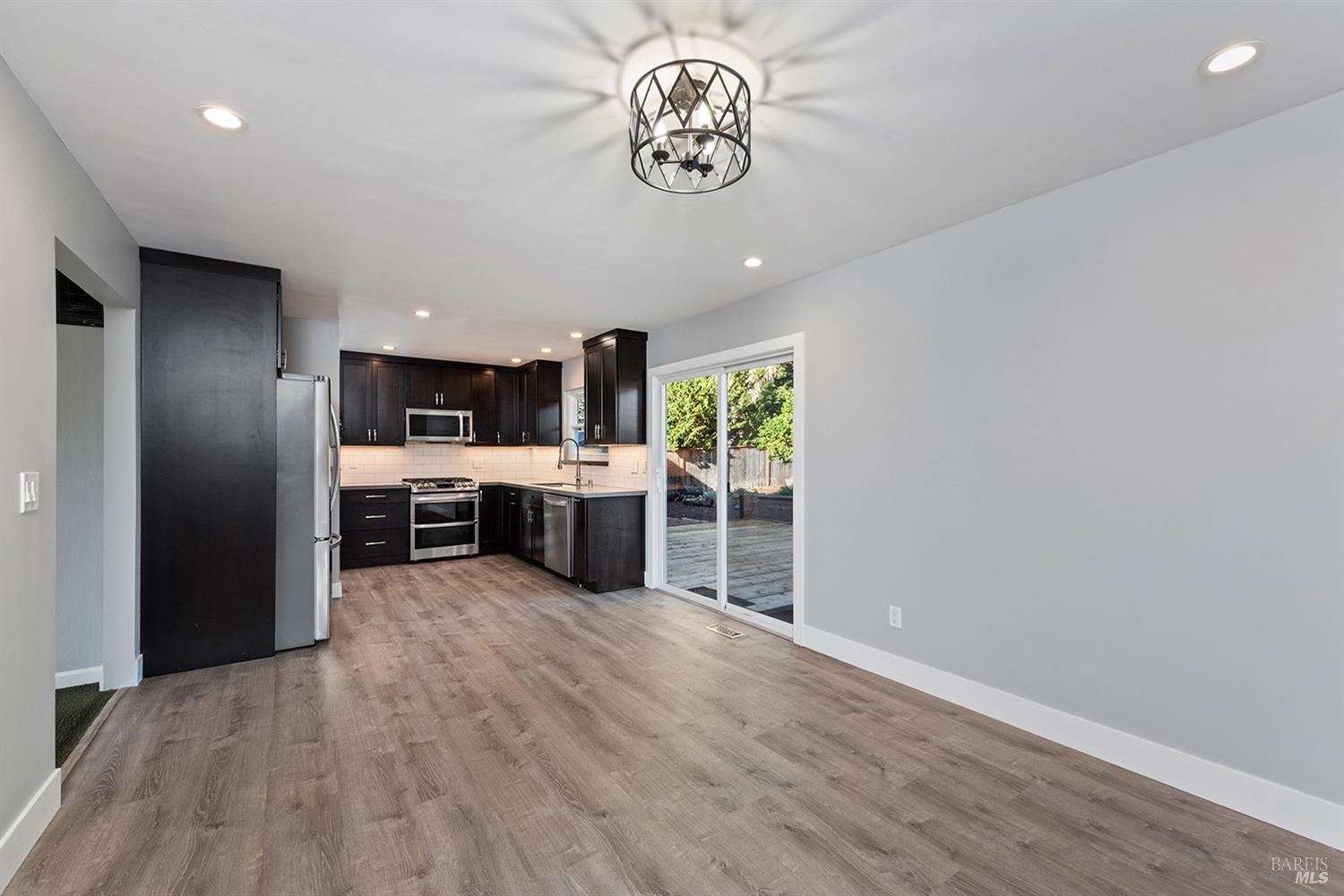 1562 Creekside Dr