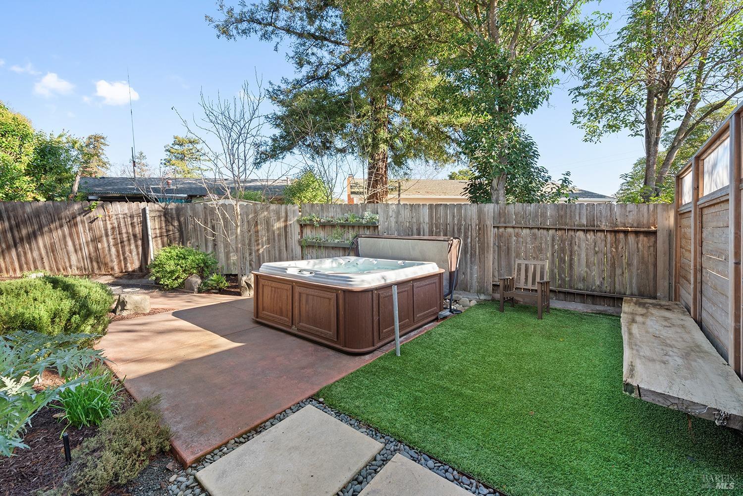 1562 Creekside Dr