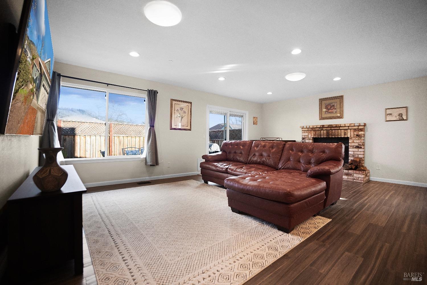 1096 Badger Ct