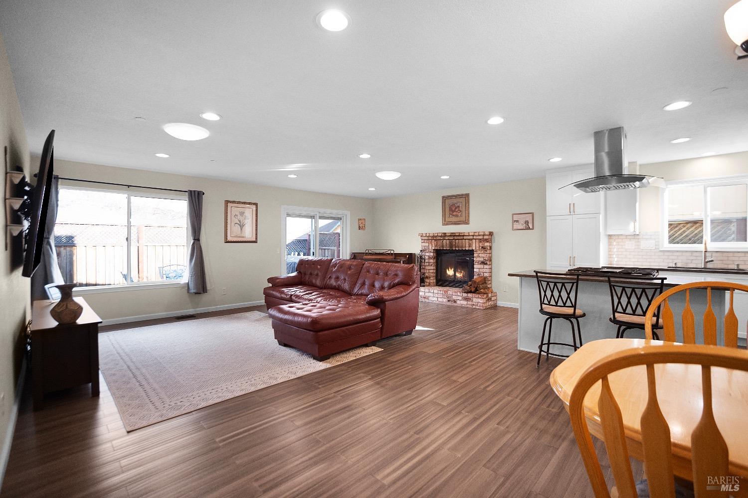 1096 Badger Ct