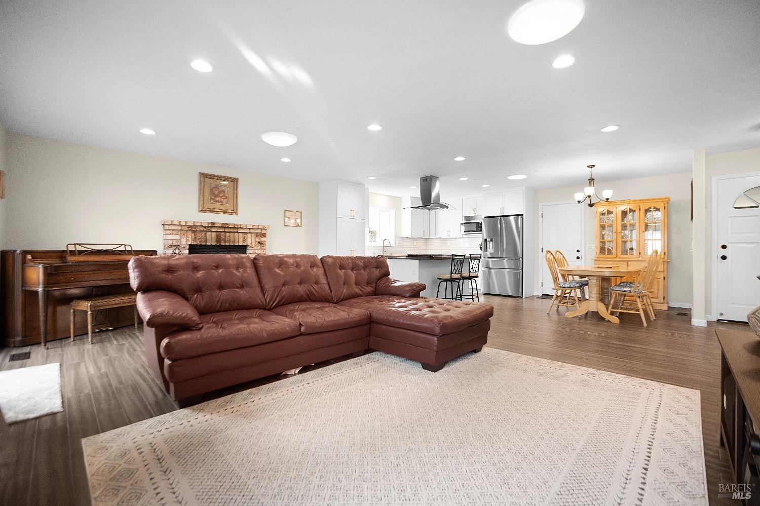 1096 Badger Ct