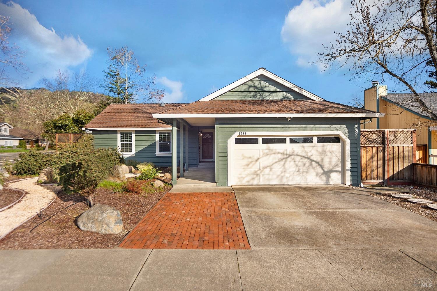 1096 Badger Ct