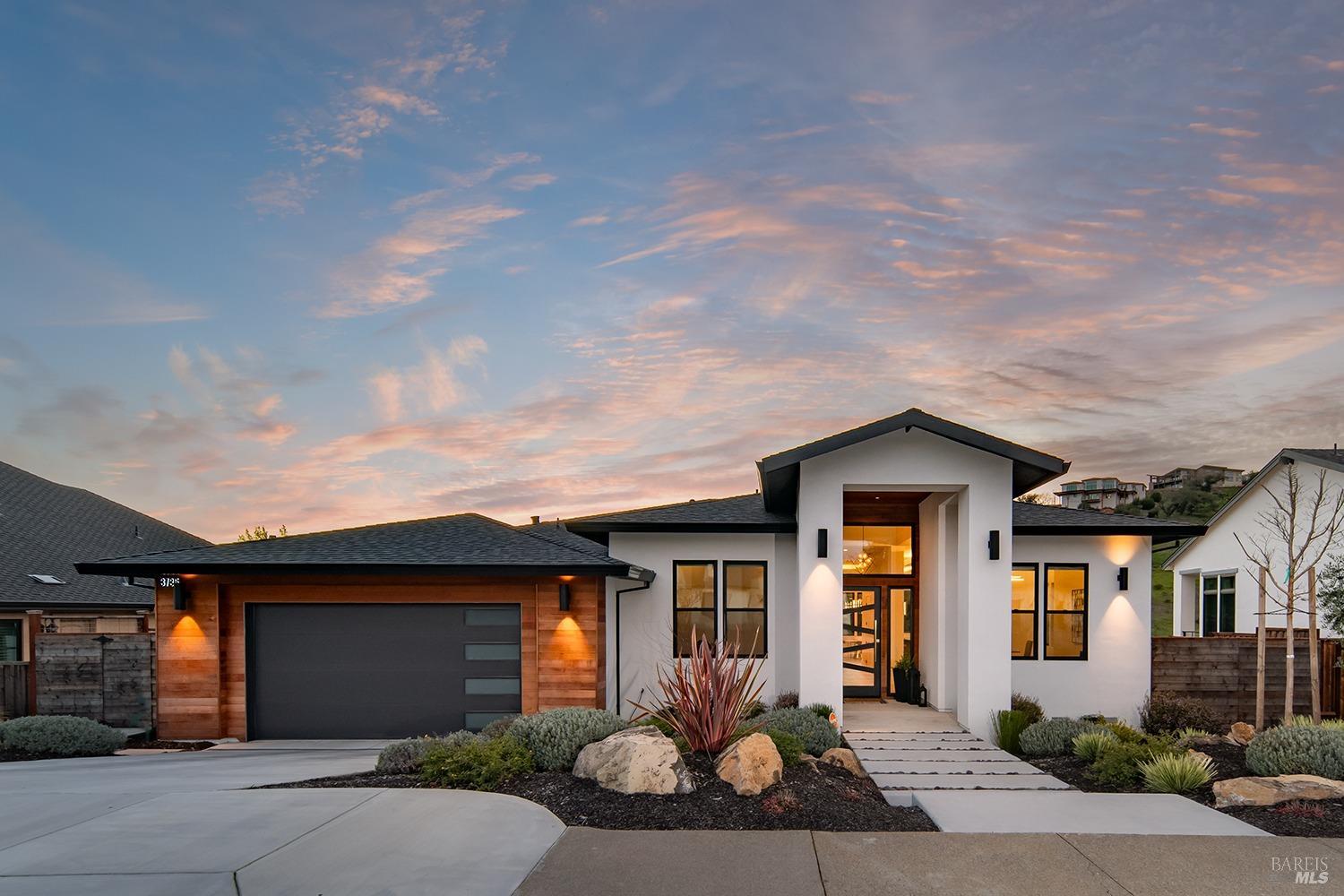 3735 Lakebriar Pl
