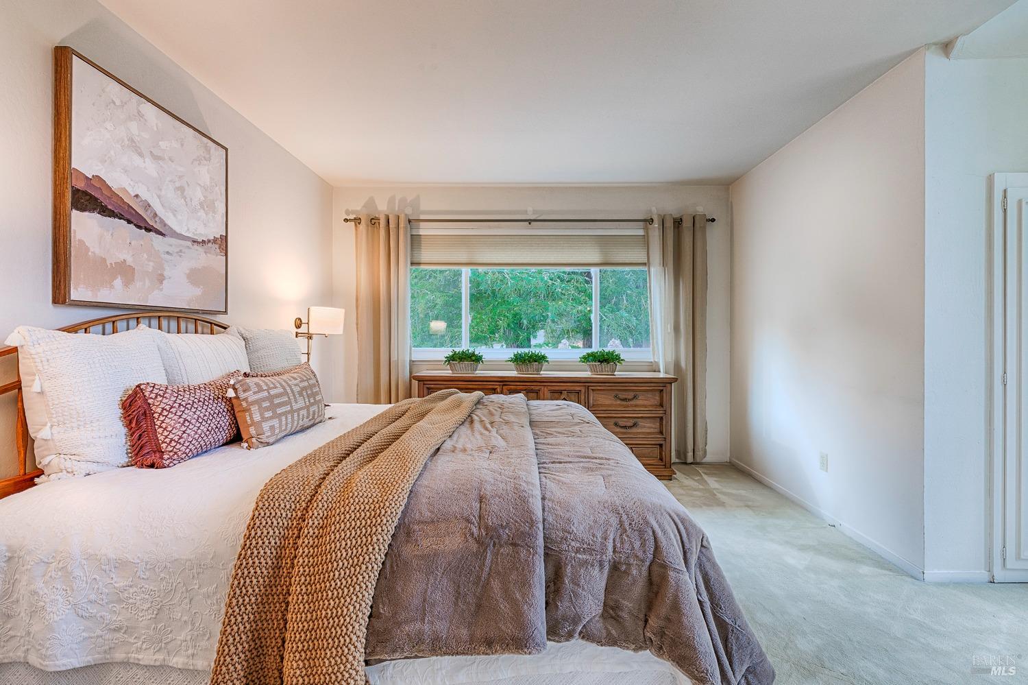 1050 Los Olivos Rd
